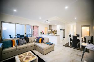 VIP Stays - Villa De Burswood Luxury 3BR Suite w/ King Bed FREE WIFI - Accommodation Fremantle