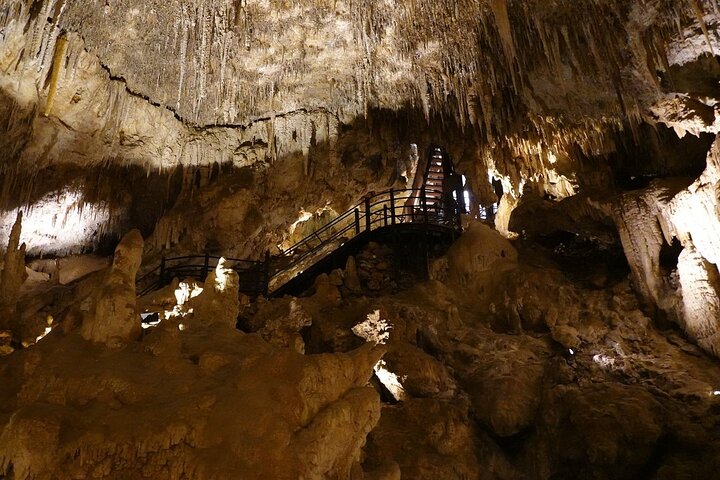 Ngilgi Cave Semi-guided Tour - Accommodation Fremantle